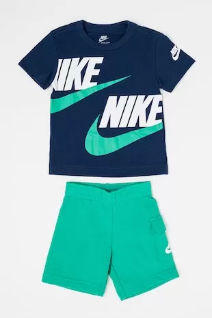Nike - Set de pantaloni scurti cargo si tricou
